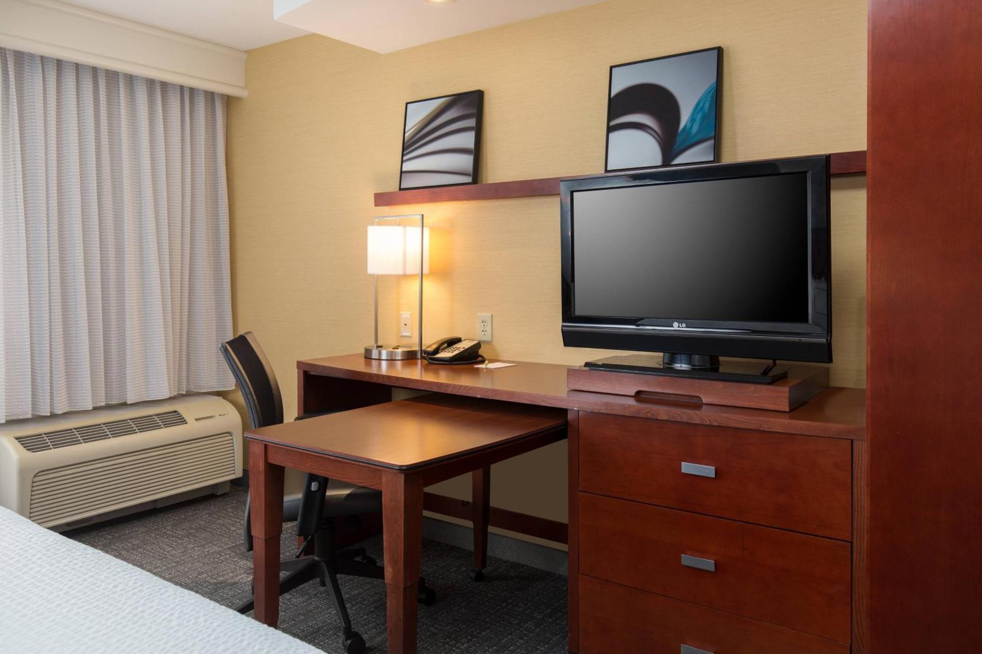 Courtyard Des Moines West-Jordan Creek Hotel Уест Де Мойн Екстериор снимка